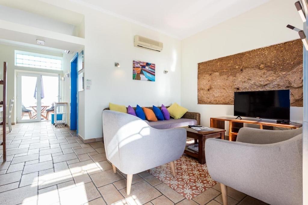 Refurbished Beachfront House, Pool, Ac, Wifi, Albufeira, Sea View Exterior photo